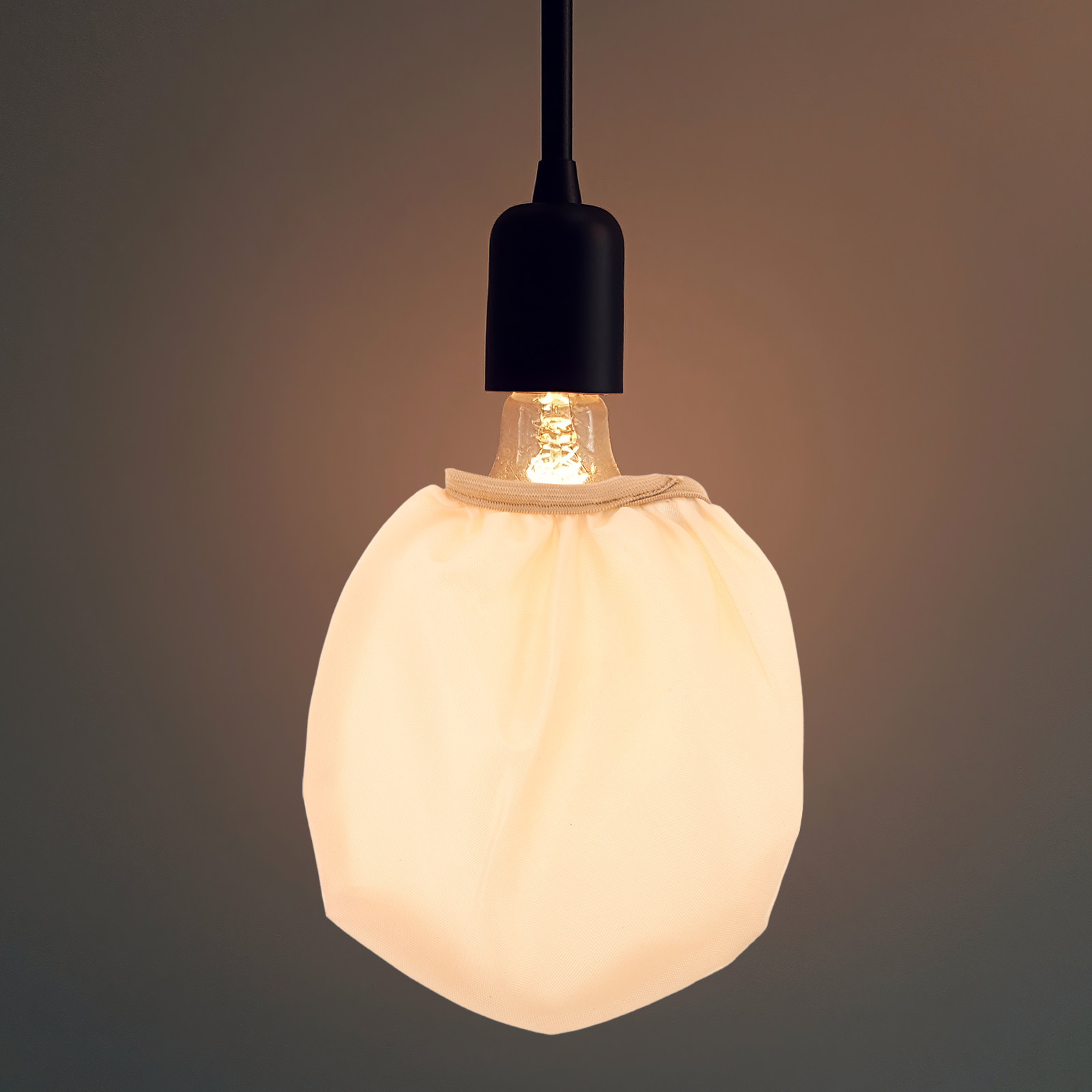 Baby Nursery Light Shade - 赤ちゃんに優しいランプカバー ディフューザー生地がLEDライトを柔らかくし、保育園での夜間授乳に最適 アンチグレアシェード 簡単に取り付け可能 2.8-4インチ
